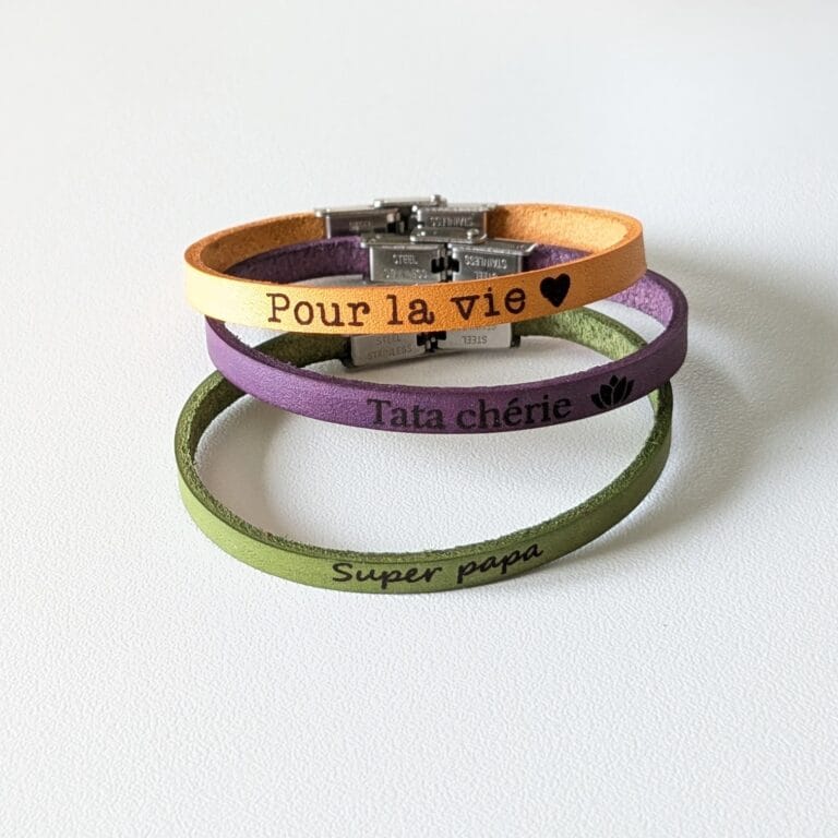 Bracelet réglable en cuir véritable et gravure personnalisée. bracelet reglable