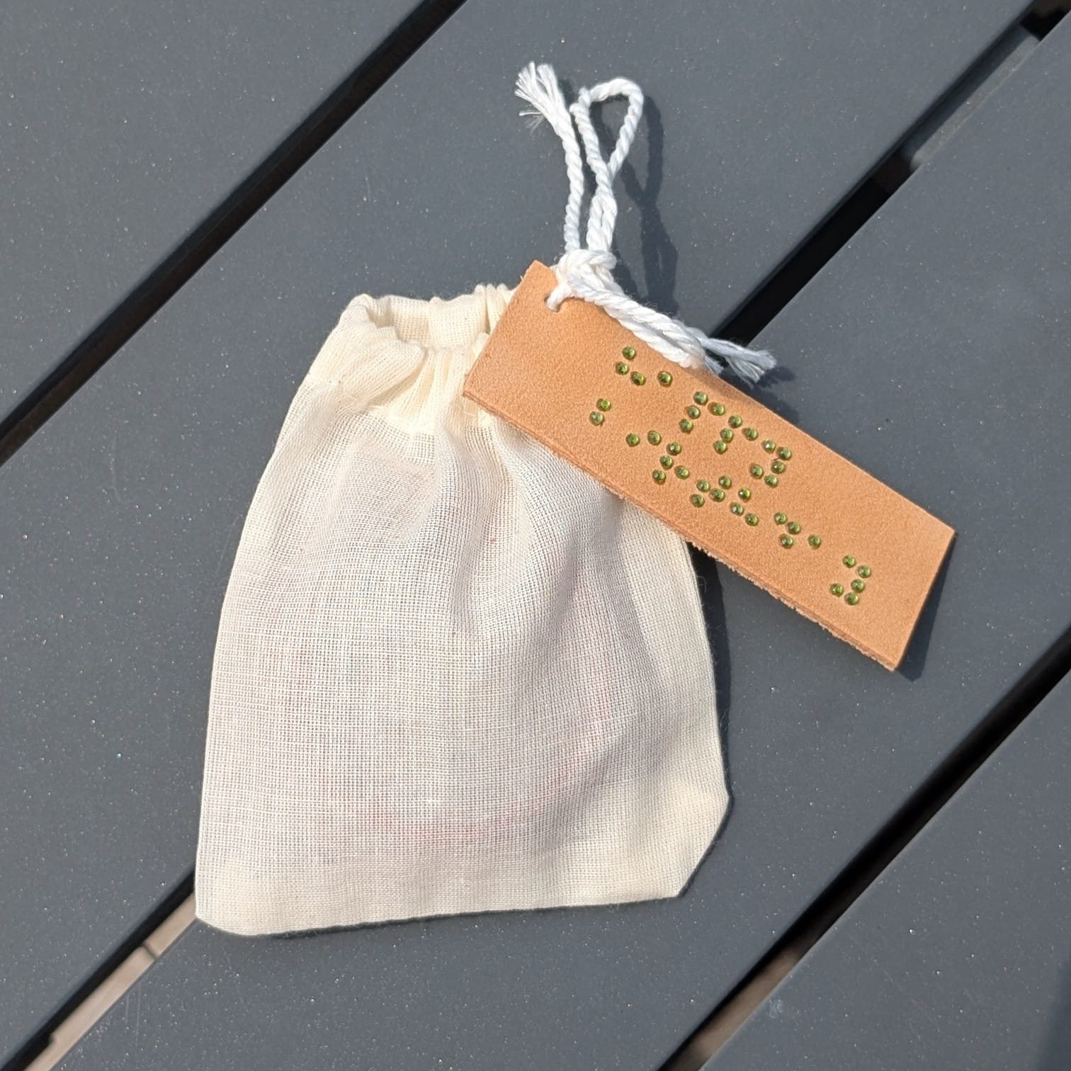 cadeau étiquette braille